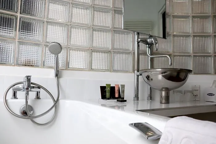 Hotel Le Pergolese Champs Elysees 4*