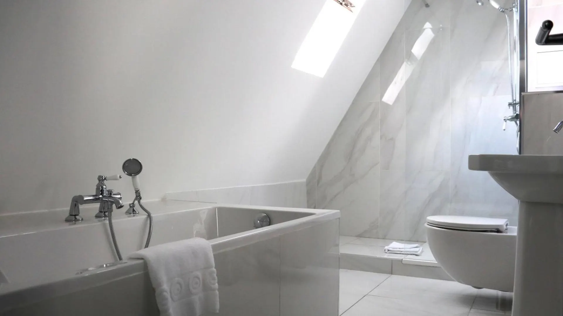 Hotel Le Pergolese Champs Elysees 4*
