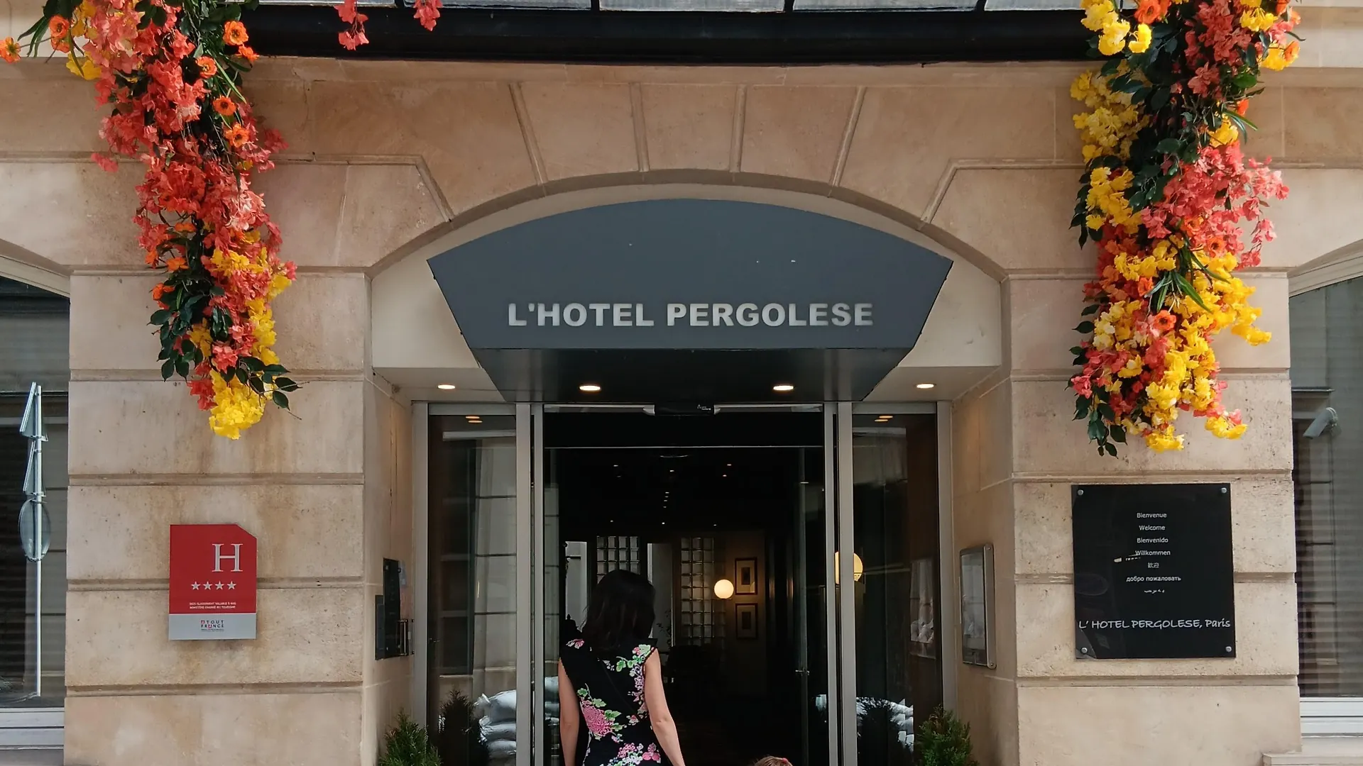 Hotel Le Pergolese Champs Elysees 4*