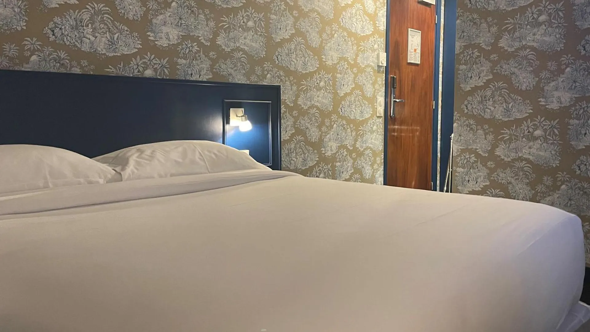 Hotel Le Pergolese Champs Elysees 4*
